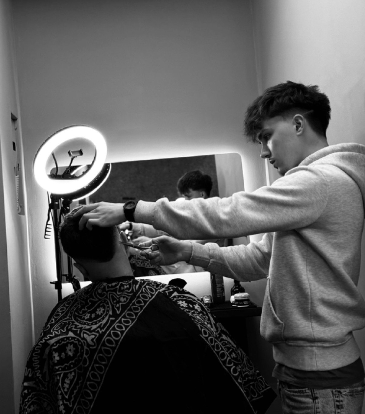 Gioni Barber